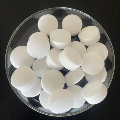 Le sel blanc d'adoucissant de couleur de GV marque sur tablette le sel CAS 7647-14-5 de piscine