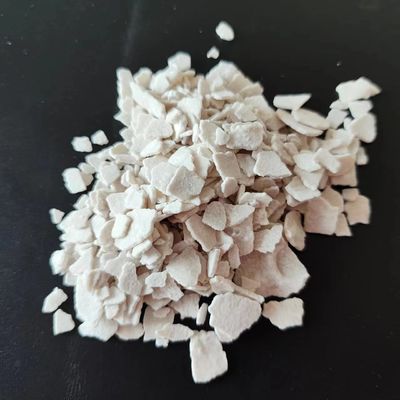 Le blanc de Calcium Chloride Dihydrate d'agent de fonte de neige s'écaille minute de 74%